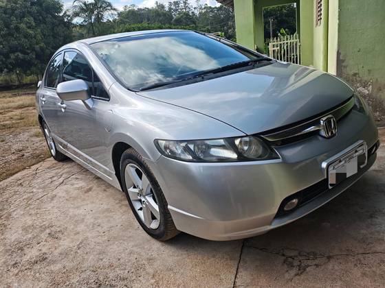 HONDA CIVIC 1.8 LXS 16V FLEX 4P MANUAL HONDA CIVIC 1.8 LXS 16V FLEX 4P MANUAL